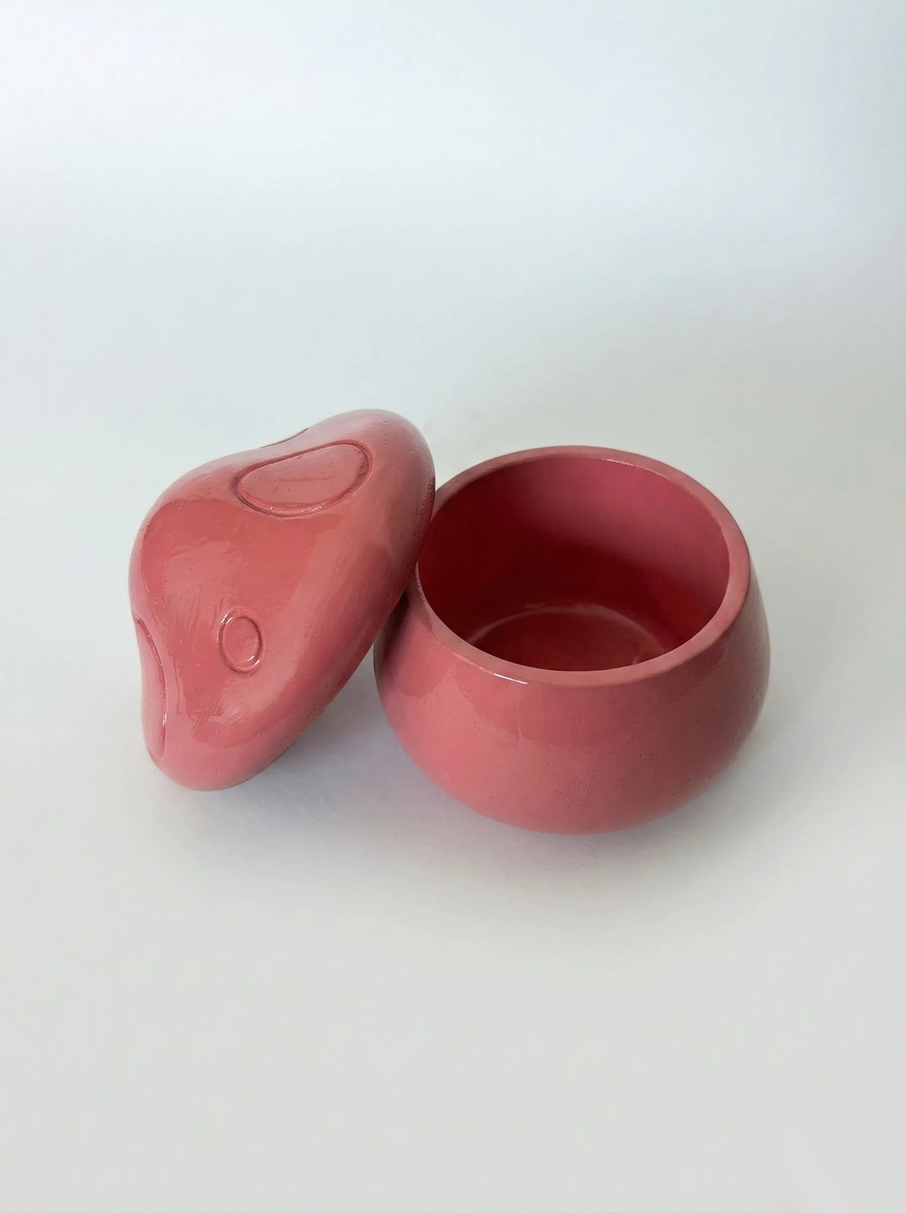 Blunt Shroom Ashtray with lid on a white background