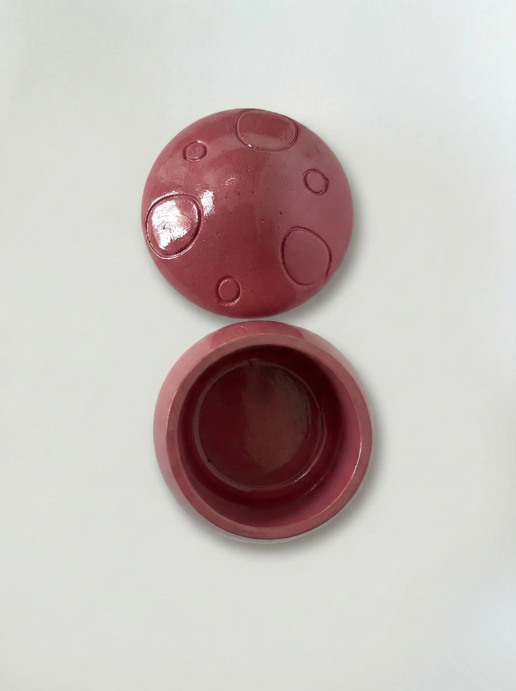 top view of Blunt Shroom Ashtray with lid on a white background